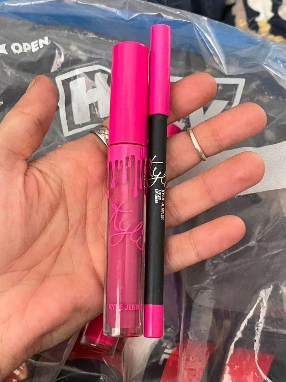 Kylie 21’st Birthday Collection Liquid Lipstick & Lip Liner Lip Kit- Tipsy